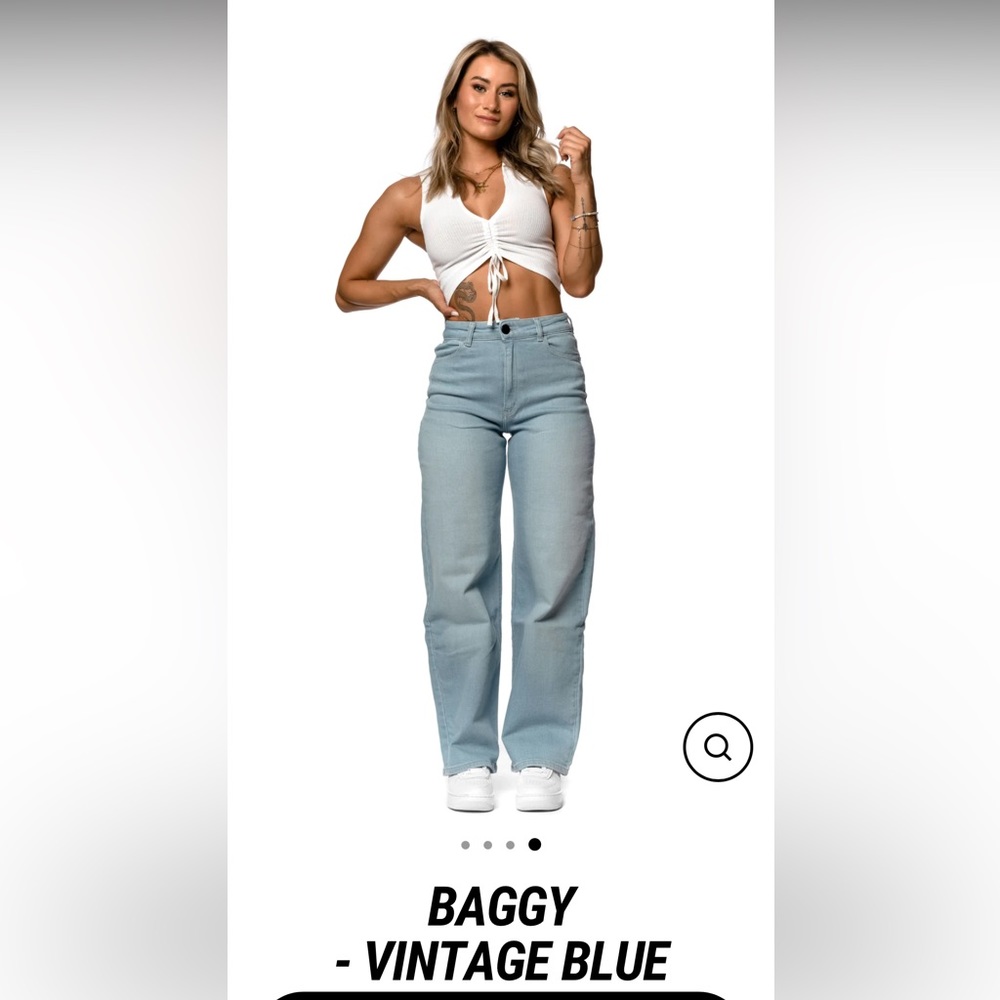 NEVER WORN FITJEANS